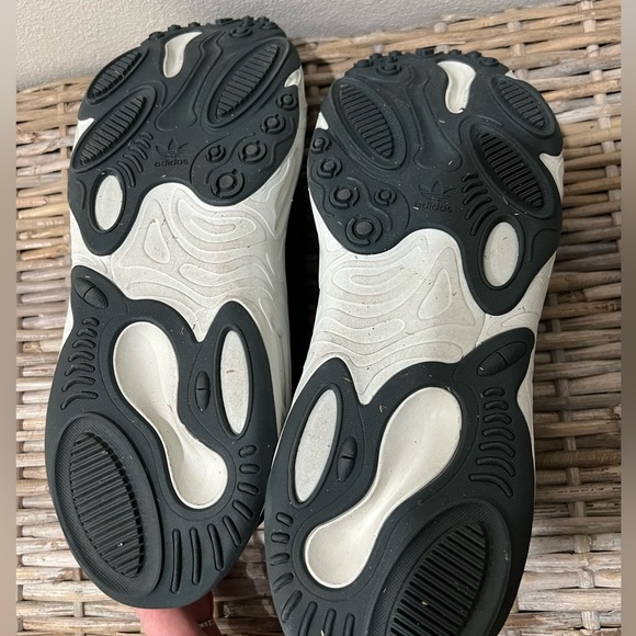 Adidas men’s Oznova size 10.5 Athletic Sneakers, black and white, GUC, comfort - Picture 7 of 8
